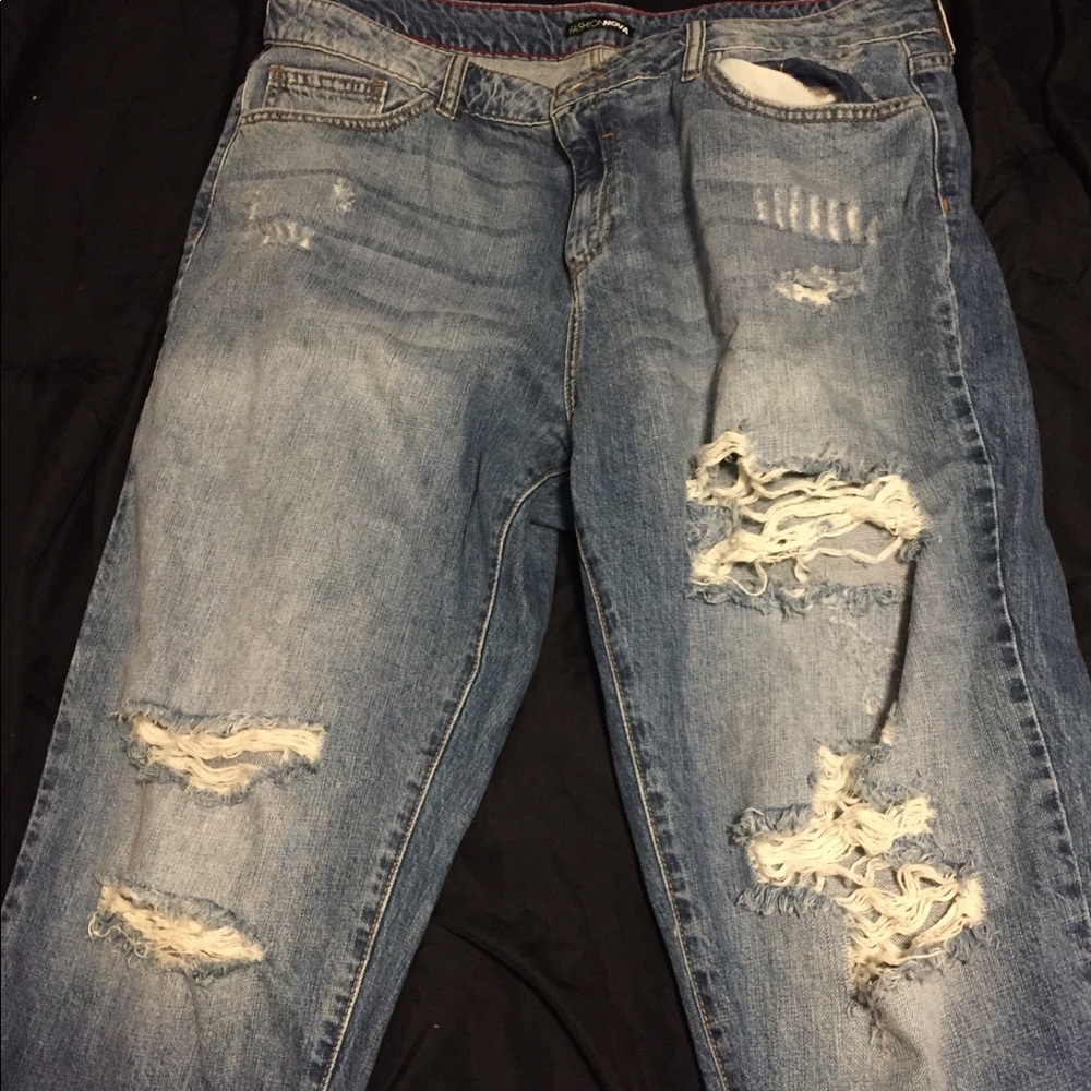 Fashion Nova Distressed jeans size 2X